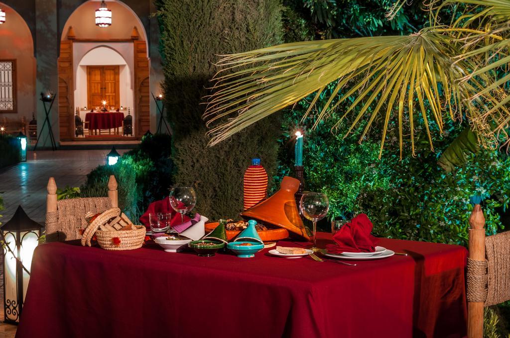 Riad Sougtani Tazrou Bagian luar foto