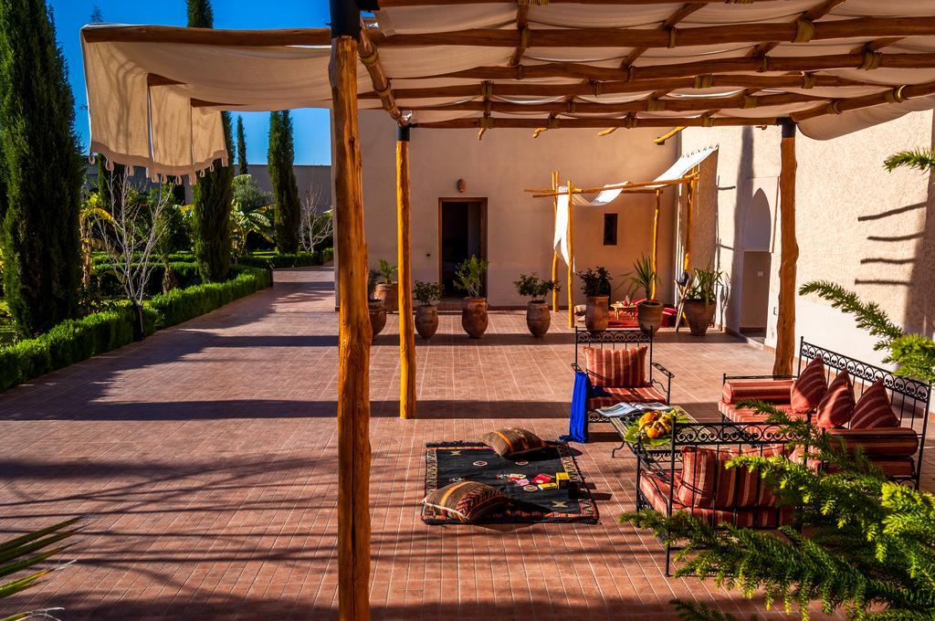 Riad Sougtani Tazrou Bagian luar foto