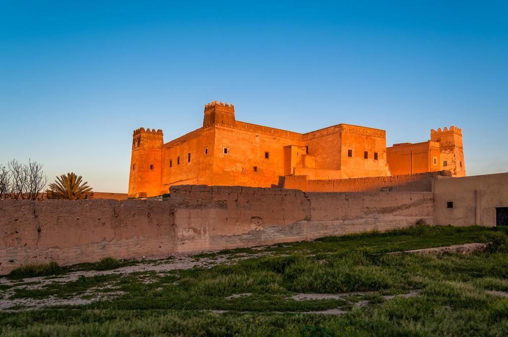 Riad Sougtani Tazrou Bagian luar foto