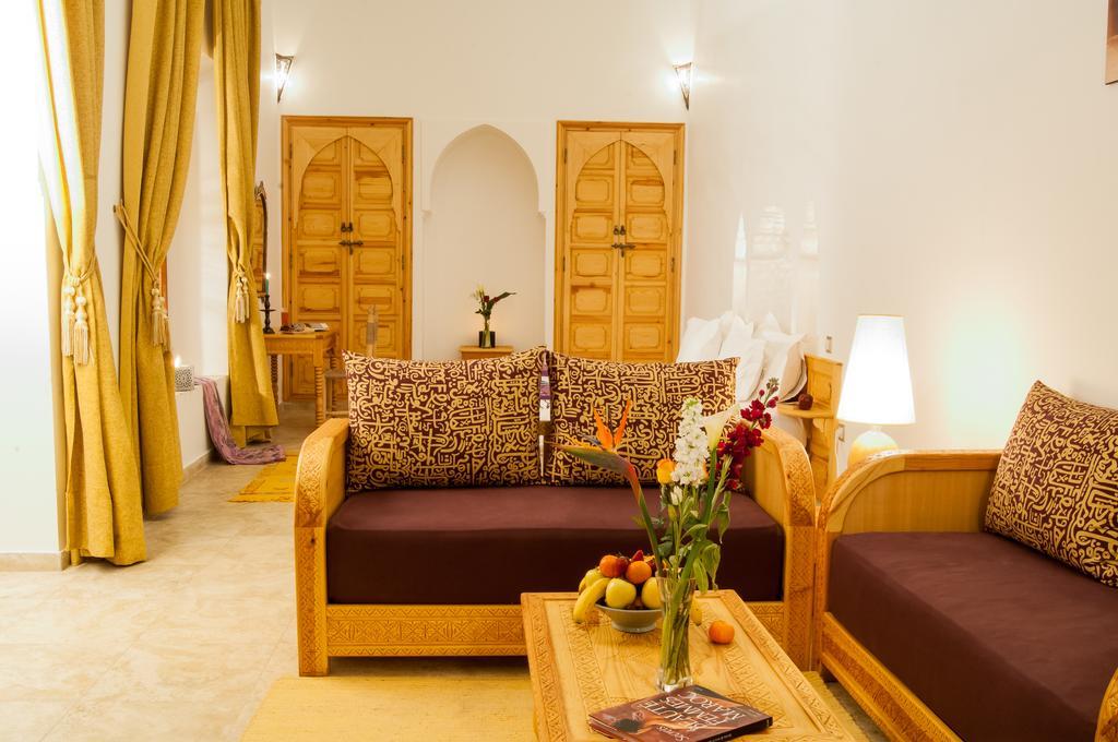 Riad Sougtani Tazrou Bagian luar foto