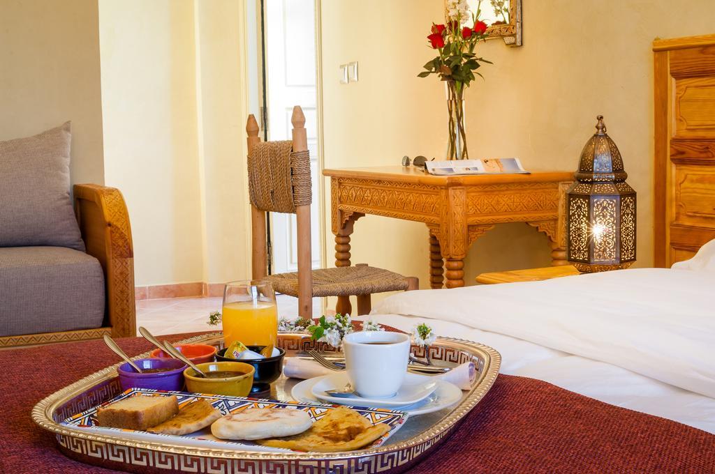 Riad Sougtani Tazrou Bagian luar foto